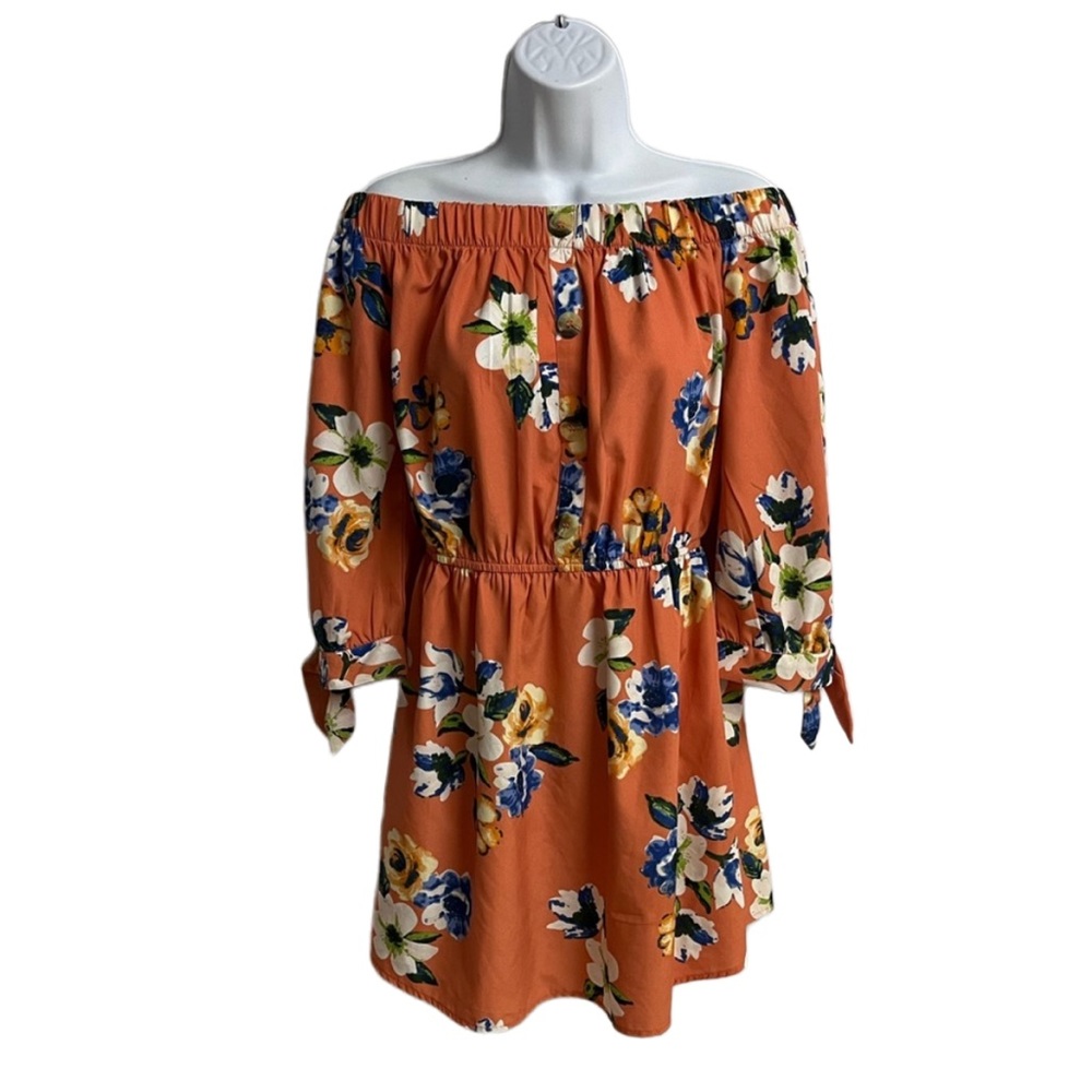 Hint of BLUSH brand mini dress. Size M. NWOT
